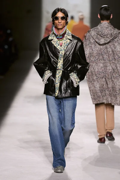 Look 28